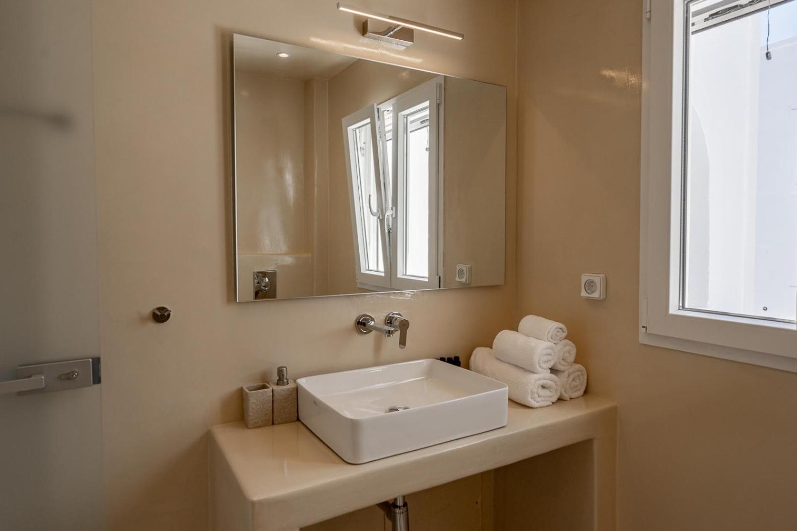 Theophrasti Suites Foinikia  Room photo
