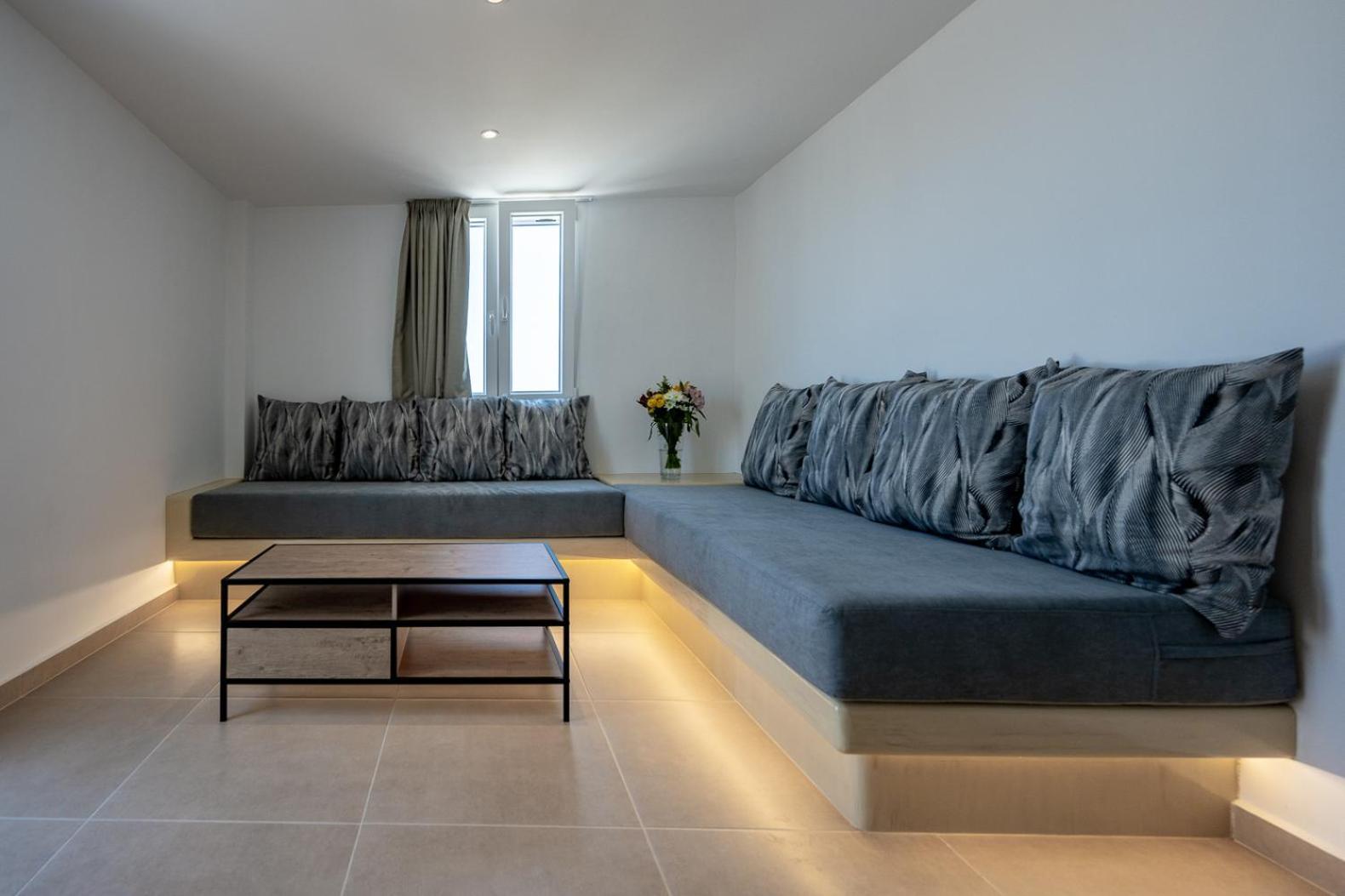 Theophrasti Suites Foinikia  Room photo
